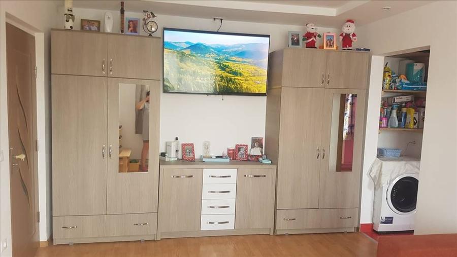 Apartament cu 3 camere semidecomandat în Nord