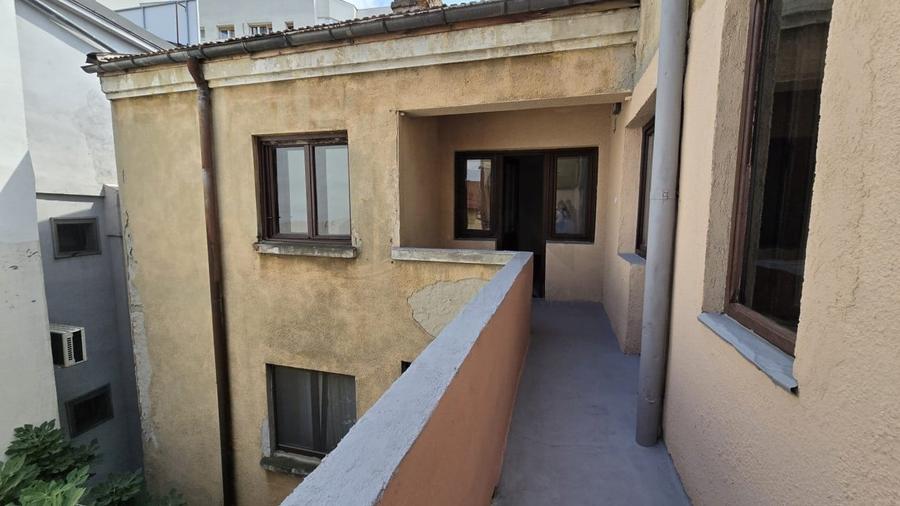 Apartament cu 4 camere circular în Banu Manta