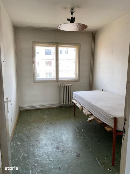 Apartament cu 4 camere, mobilat în Vasile Aaron