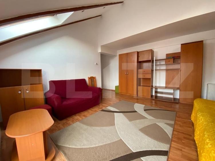 Apartament cu 3 camere semidecomandat, mobilat în Mănăștur