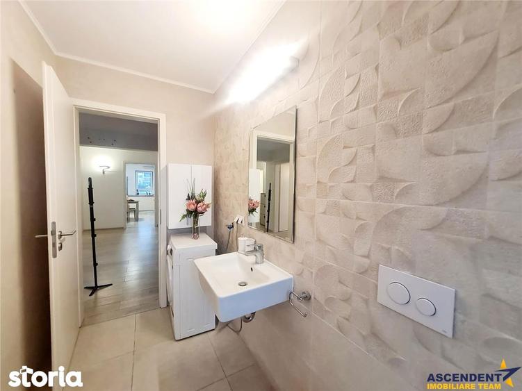 Apartament cu 3 camere decomandat, mobilat în Tractorul