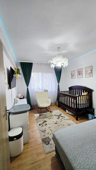 Apartament cu 3 camere decomandat în Sud