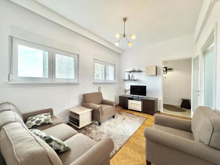 Apartament cu 4 camere semidecomandat, mobilat în Romană