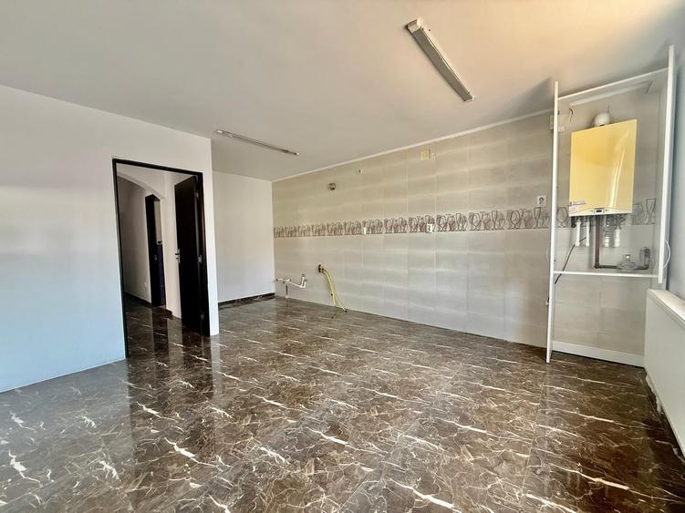 Casă cu 5 camere cu Canalizare în Apărătorii Patriei