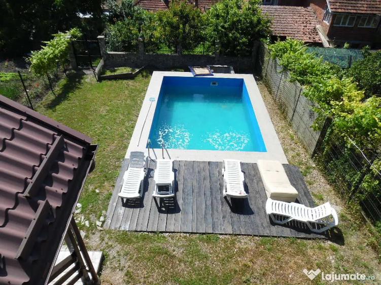 Casă cu 4 camere cu Teren 1700 Mp în Călugareni