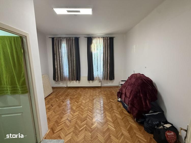 Casă cu 3 camere în Libertății