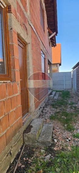 Casă individuală cu 4 camere cu Teren 301 Mp în Zimandu Nou