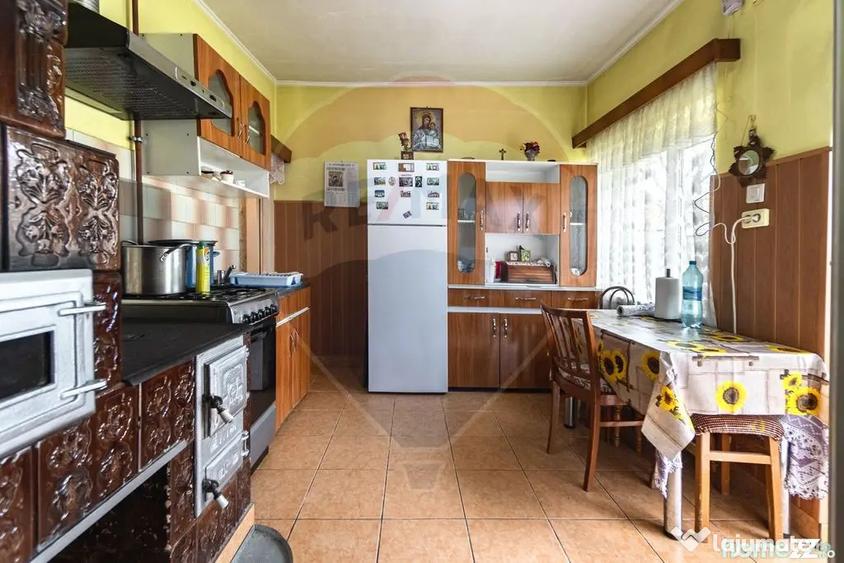 Casă cu 4 camere cu Teren 1068 Mp în Perșani