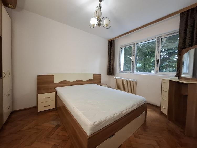 Apartament cu 3 camere decomandat în Alexandru Obregia