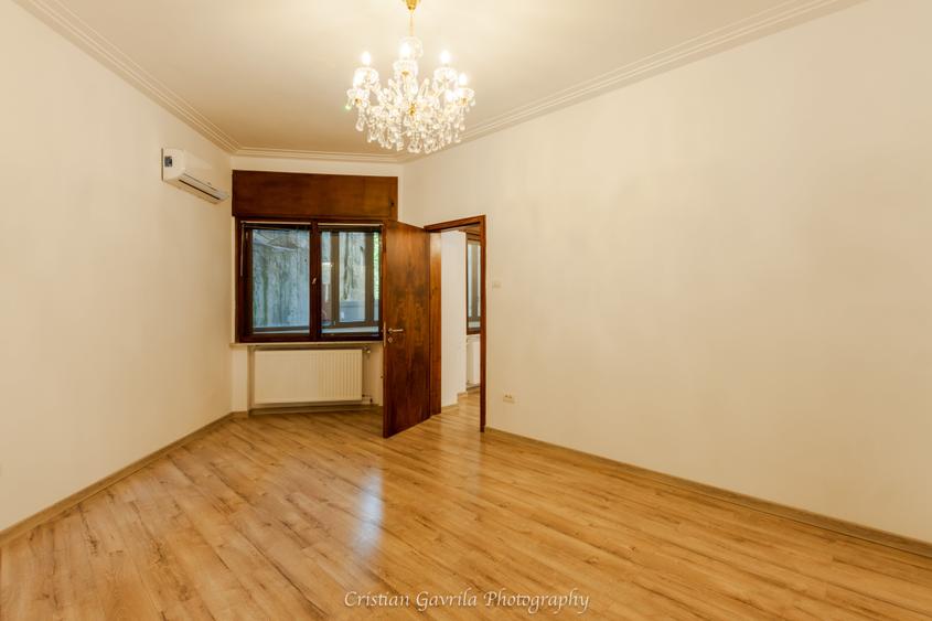 Apartament cu 5 camere circular, mobilat în P-ța Romană