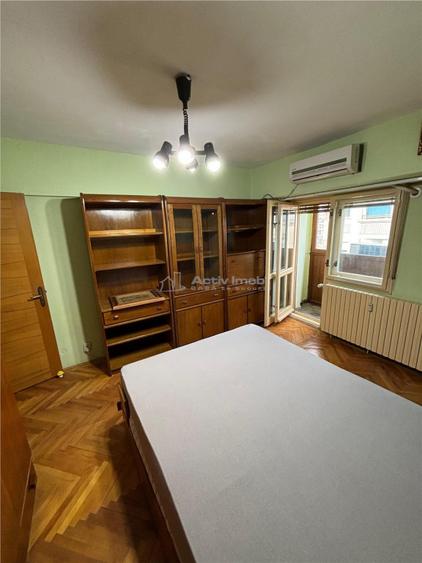 Apartament cu 3 camere decomandat în Decebal