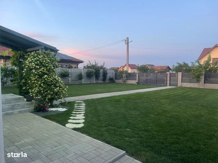 Casă cu 5 camere cu Teren 800 Mp în Săcălaz