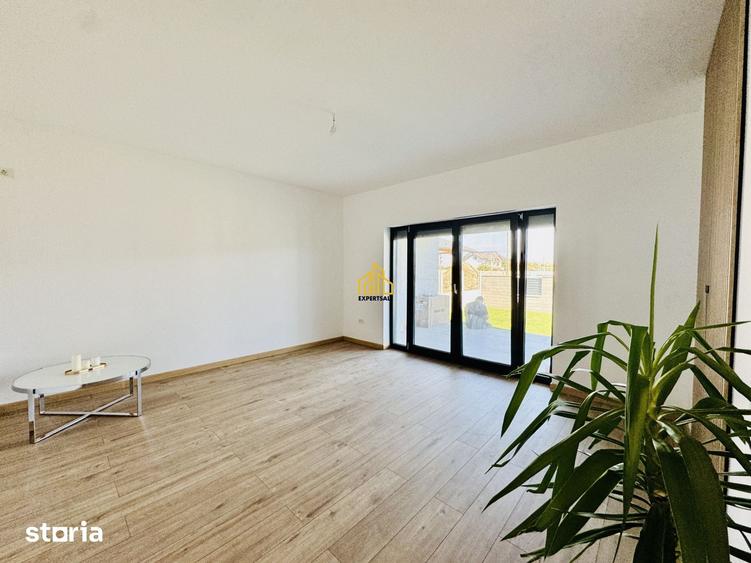 Casă cu 4 camere cu Teren 428 Mp în Comana