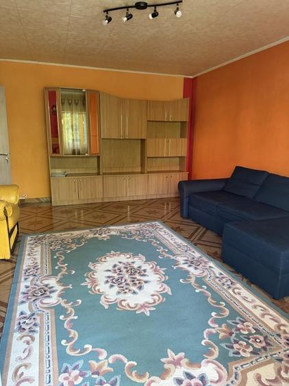 Apartament cu 3 camere decomandat în Noua
