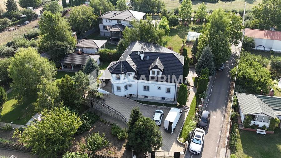 Casă individuală cu 7 camere cu Canalizare în Miroslava