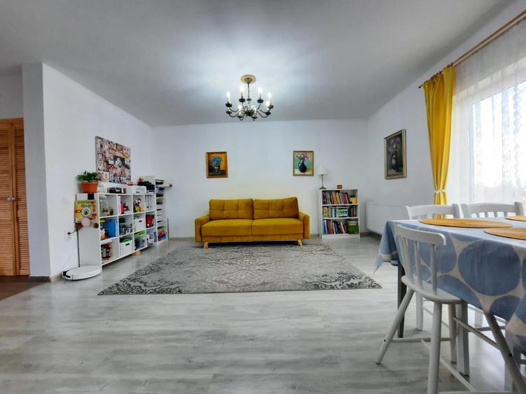 Duplex cu 3 camere cu Teren 250 Mp în Exterior Est