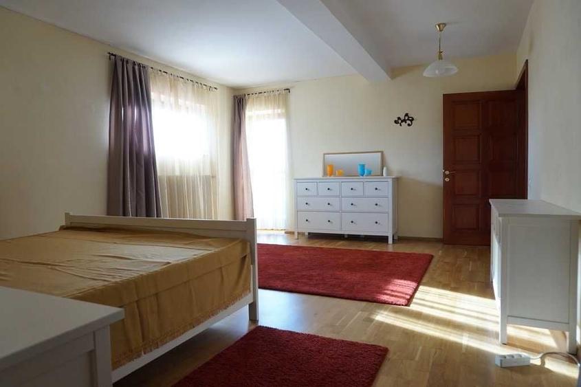 Casă cu 3 camere cu Teren 1000 Mp în Central