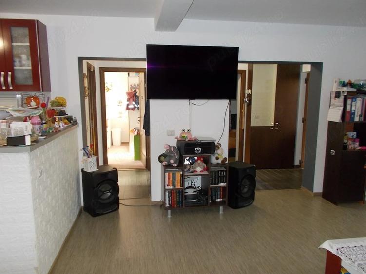 Casă cu 6 camere cu Teren 250 Mp în Braytim