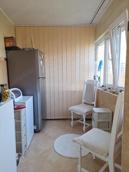 Apartament cu 3 camere decomandat în Drumul Taberei