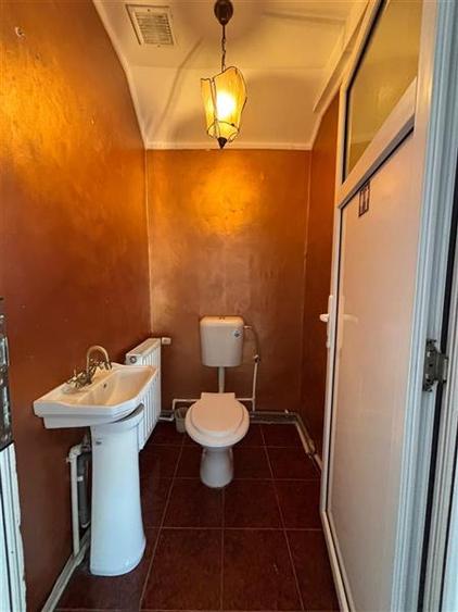 Casă cu 12 camere cu Teren 241 Mp în Semicentral