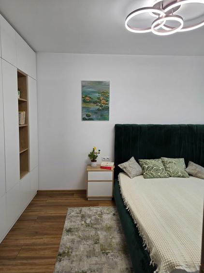 Apartament cu 3 camere semidecomandat în Socola