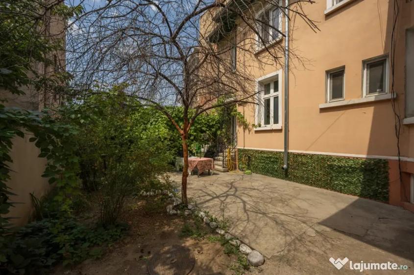 Casă cu 7 camere cu Teren 459 Mp în Ferdinand