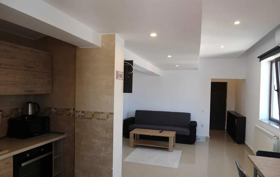 Apartament cu 3 camere semidecomandat, mobilat în Trocadero
