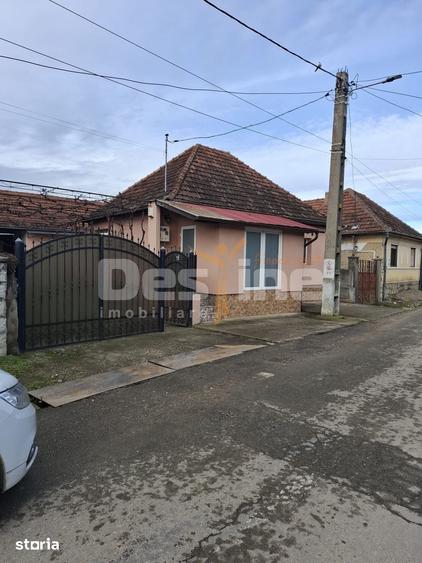 Casă cu 3 camere cu Teren 2121 Mp în Vadu Crișului