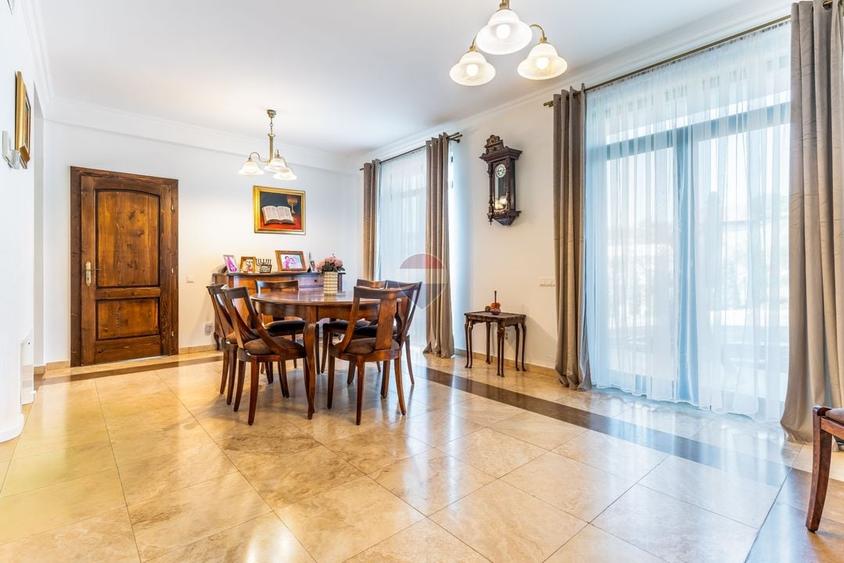Casă individuală cu 5 camere cu Teren 1065 Mp în Rădaia