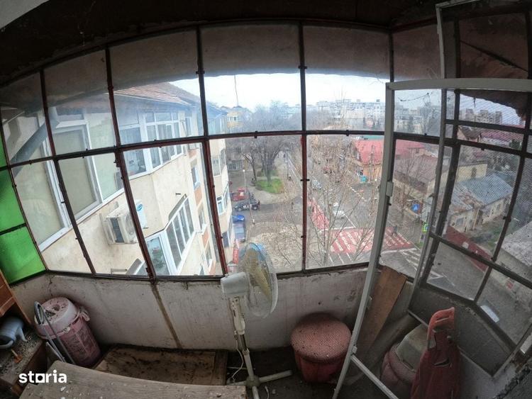 Apartament cu 3 camere decomandat în Uiești