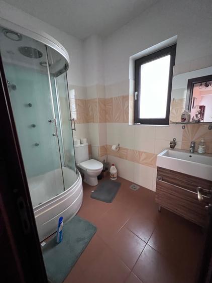 Casă cu 5 camere cu Teren 460 Mp în Prelungirea Craiovei