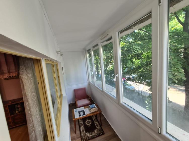 Apartament cu 4 camere decomandat în Vitan