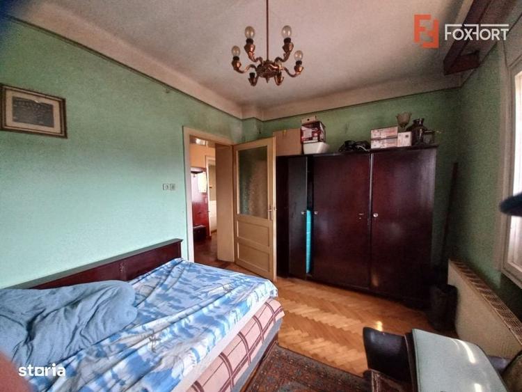 Casa individuala cu 5 camere si teren de 337 mp - zona Crisan - 2