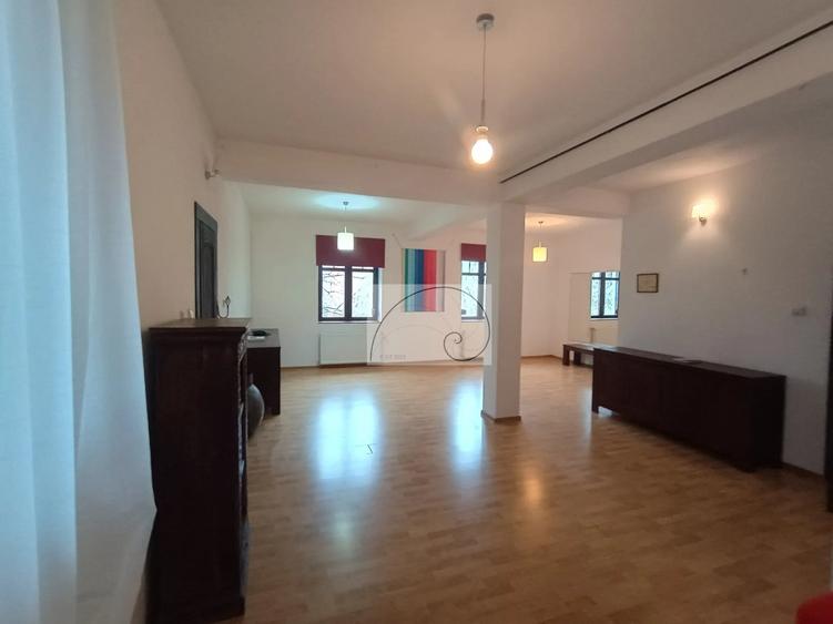 Casă cu 6 camere cu Teren 200 Mp în Foișorul de Foc
