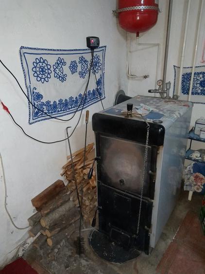 Casă cu 9 camere cu Teren 7500 Mp în Central