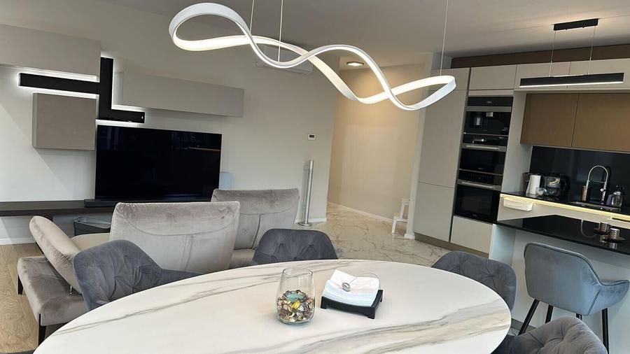 Apartament cu 4 camere decomandat, mobilat în Iancu Nicolae