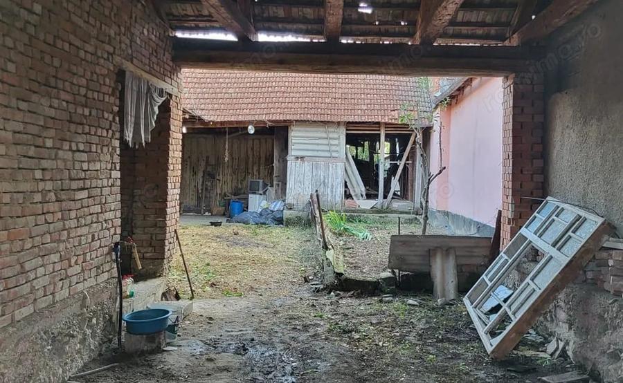 Casă cu Teren 1129 Mp în Berliște