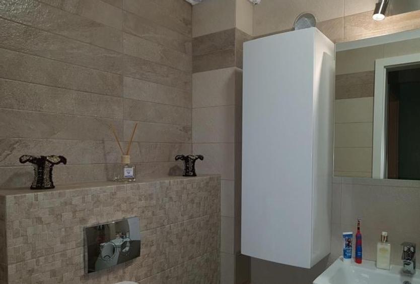 Apartament cu 3 camere semidecomandat în Virtuții