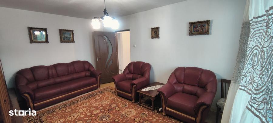Apartament cu 3 camere decomandat în 1 Mai