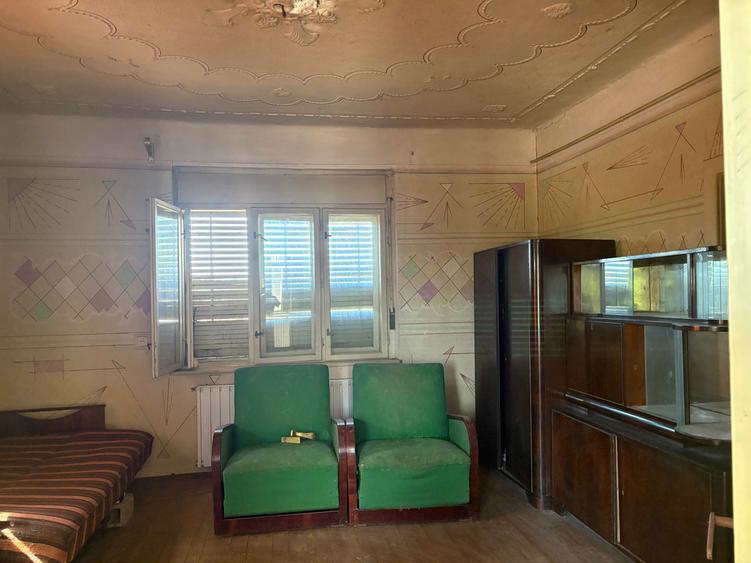 Casă cu 4 camere în Central