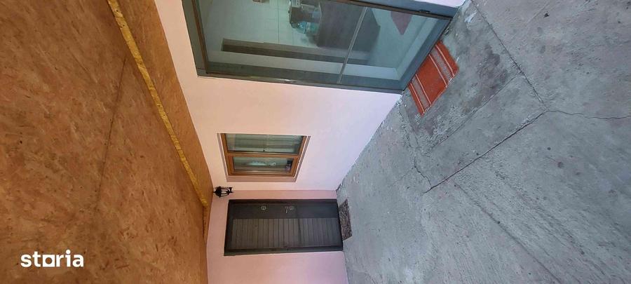 Casă cu 2 camere cu Teren 2200 Mp în Central