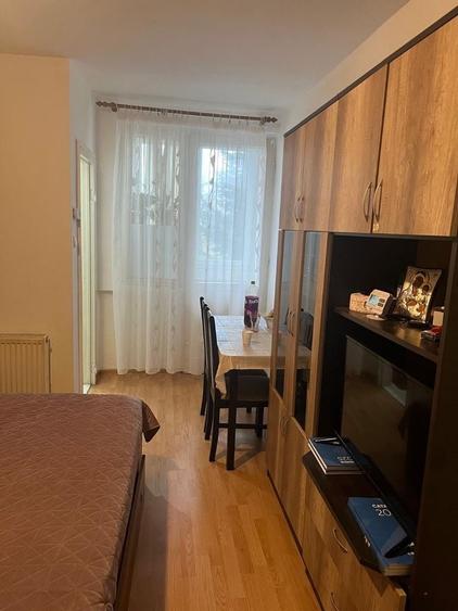 Garsonieră decomandată în Central