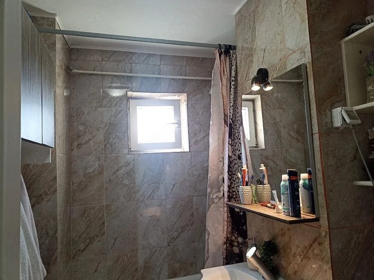 Apartament cu 3 camere decomandat în Găvana