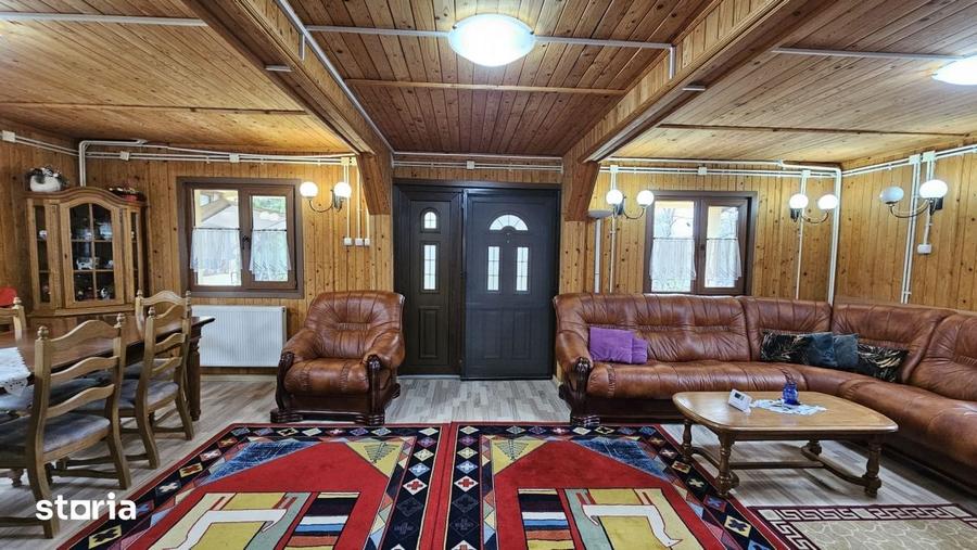 Casă cu 5 camere cu Teren 950 Mp în Bucium