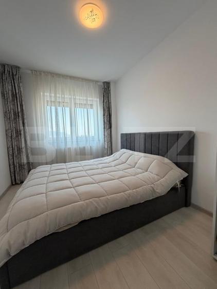 Apartament cu 4 camere semidecomandat, mobilat în Tractorul