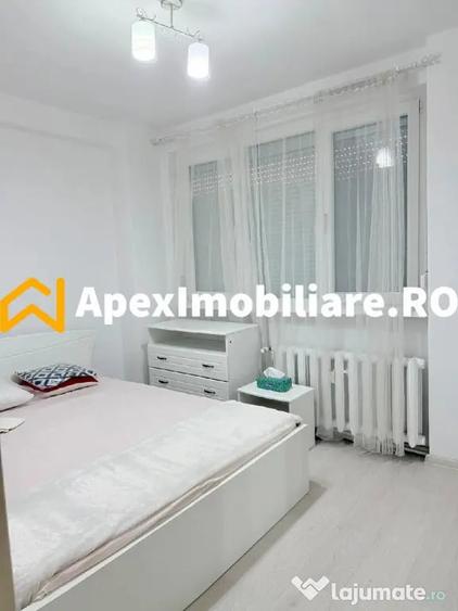 Apartament cu 3 camere semidecomandat în Central