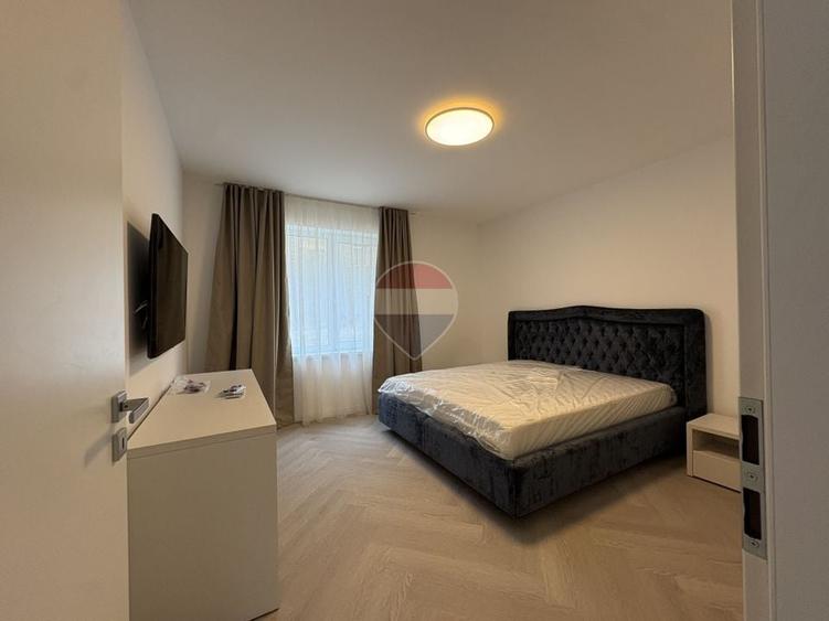 Apartament cu 3 camere decomandat, mobilat în Dacia