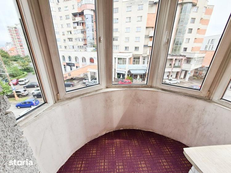 Apartament cu 4 camere decomandat, mobilat în Central