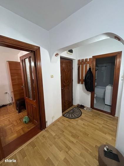 Apartament cu 3 camere decomandat în Sud