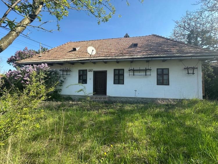 Casă cu 2 camere cu Canalizare în Ozun